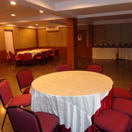 Oyster Airport Hotel Hyderabad Esterno foto