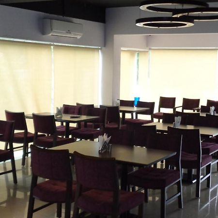Oyster Airport Hotel Hyderabad Esterno foto