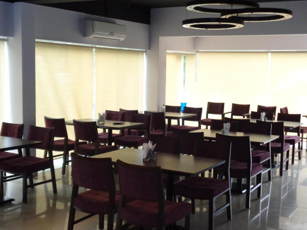 Oyster Airport Hotel Hyderabad Esterno foto
