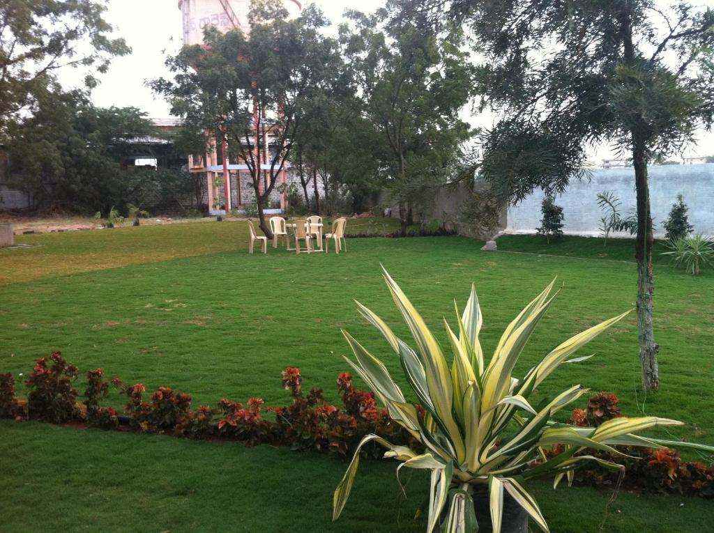 Oyster Airport Hotel Hyderabad Esterno foto